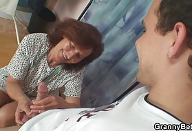 Он је стар, јер са дечацима порно цеви