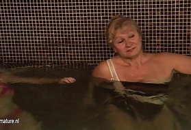 Страшан видео, нове зреле даме, туш кабином и кадом, средња школа зрео туш порно старих немаца