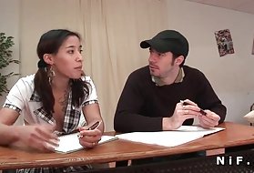 Француски арапски тинејџер зајебава са свим својим пријатељима из разреда друговима