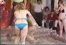 Титаник Тони рвање у блату - класика 80-их! 80-их "Титаник" гледају домаћи брачни порно видео